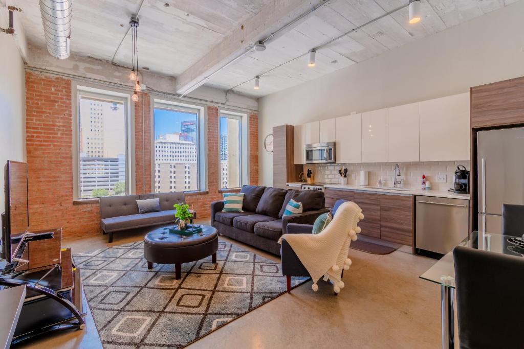 Ga Living Suites- Downtown Dallas Corporate Suites - Hollywood/Santa Monica - Dallas