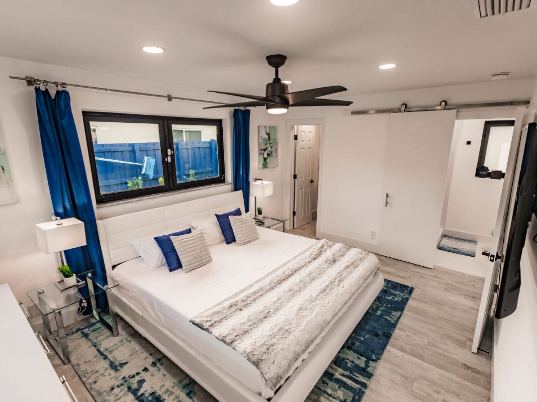 Modern & Spacious Home With Pool & Jacuzzi - Pompano Beach, FL