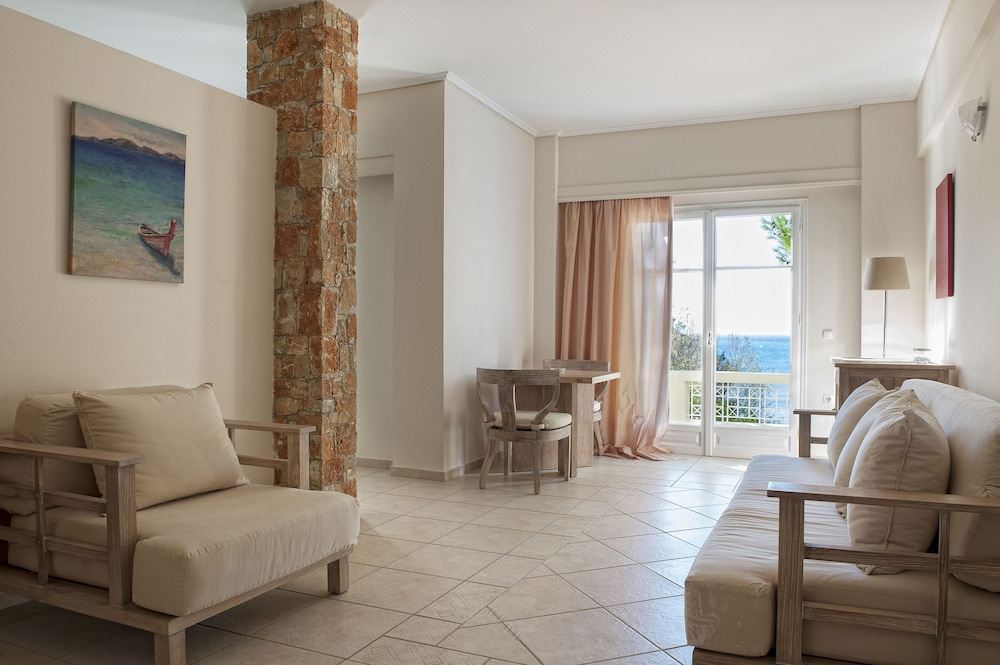 Alonissos Beach Bungalows And Suites Hotel - Alonneso