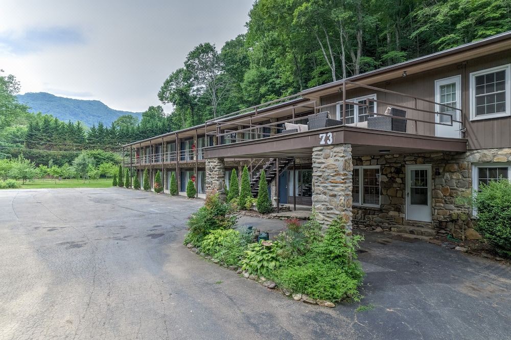 Heart Of The Valley Motel - Maggie Valley