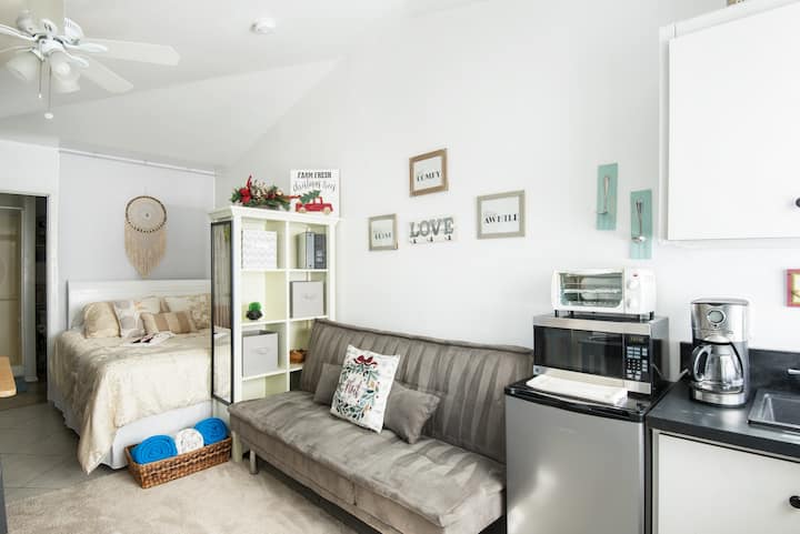 Entire Rated Studio, Close To The Beach And Lax. - マンハッタン・ビーチ, CA