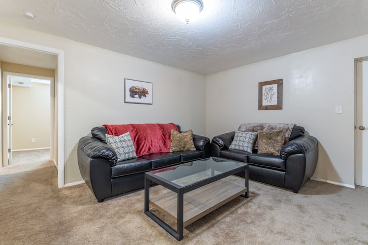Cozy Basement Apartment (Perfect For Ski Trips) - West Valley City, UT