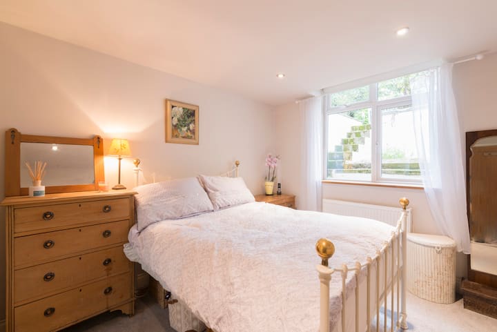 Lovely, Spacious Flat In Unthank Rd - ノリッジ