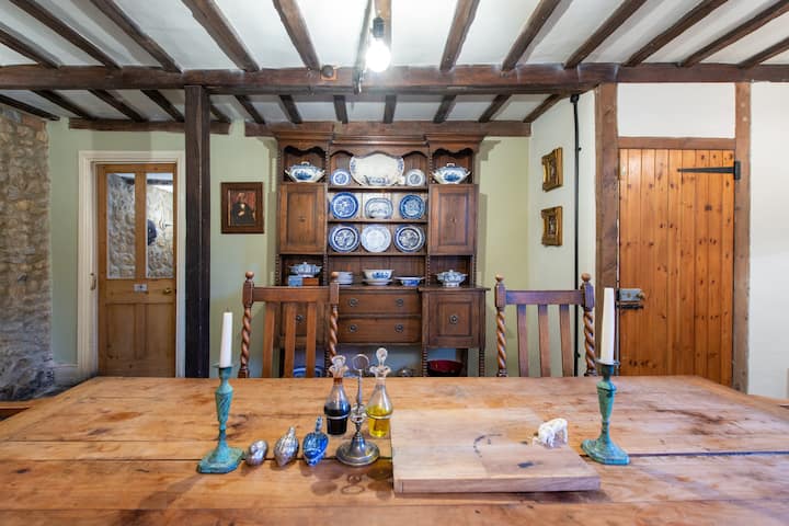 Four Bed Historic Home In Somerset Market Town - Bruton