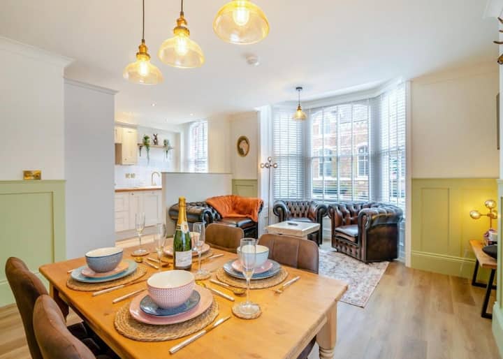 Betty's Townhouse By Mirador Escapes - Wetherby