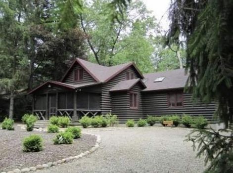 Looking for cabins near New Buffalo, MI? Visit cozycozy!