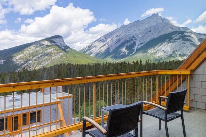 Banff | Spacious Suite W/ Mountain View & Balcony - Sunshine Village, AB
