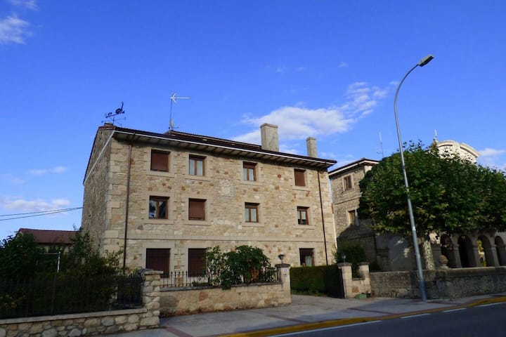 Maison Spacieuse Pour 8 Pers. à Nofuentes - Frías, España