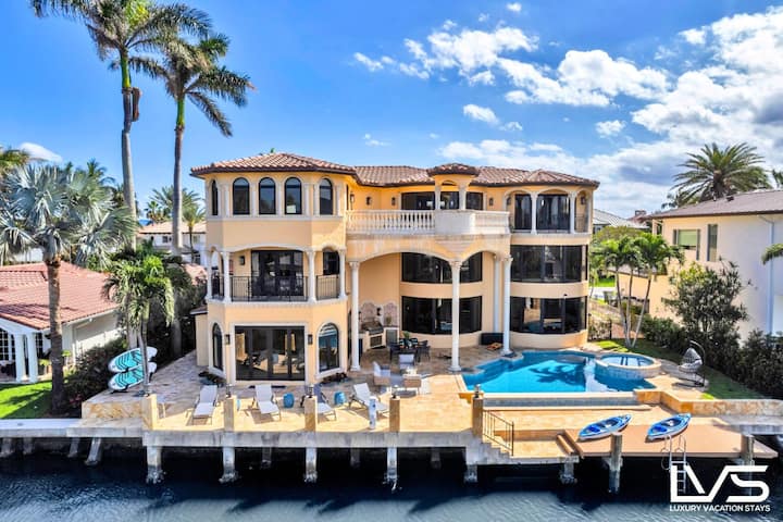 Villa Rhodes: Palatial Waterfront Beach Estate - The Bahamas