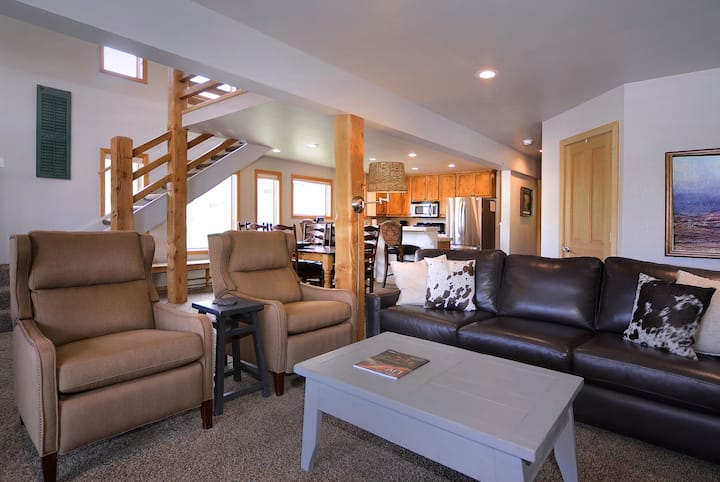 The Dogwood, Beautiful 3bd. Ski In/out, Hot Tub - Crested Butte, CO