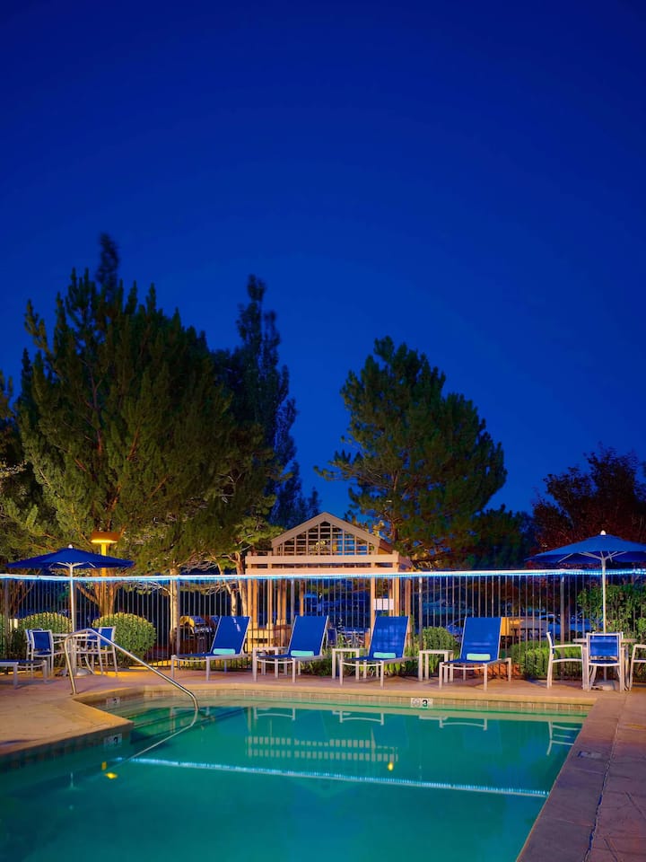 2 Pet-friendly Units With Outdoor Swimming Pool! - Flagstaff, AZ