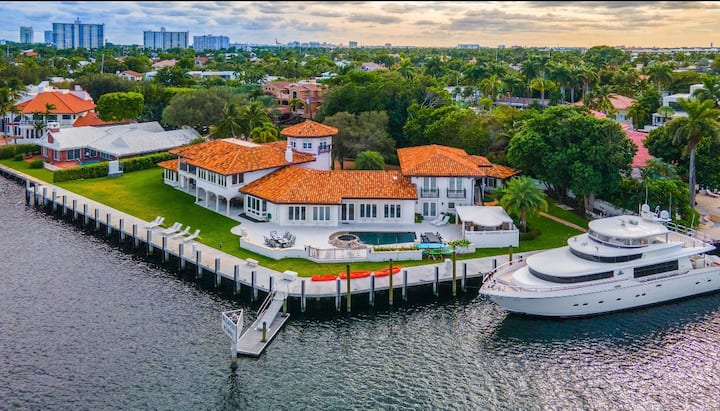Aqua Vista Waterfront Mansion - Fort Lauderdale