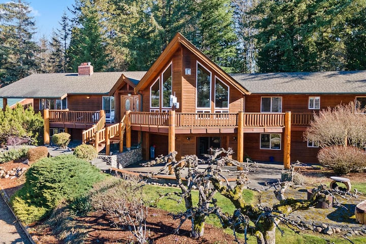 Lodge-style Retreat | 10 Acres | Fire Pit - Sedro-Woolley, WA