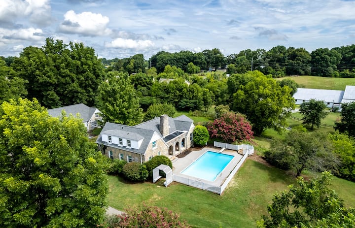 Tranquil Mountain Escape Luxurious 5-bedroom - Maryville, TN