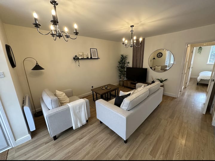 Charming 2-bed Apartment In Danbury, Essex - 莫爾登