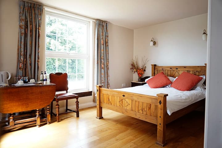 Malvern Hills | Boutique Country Room - Upton-upon-Severn