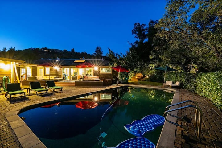 294) Perfect For Large Groups/ Salt Water Pool! - Novato, CA