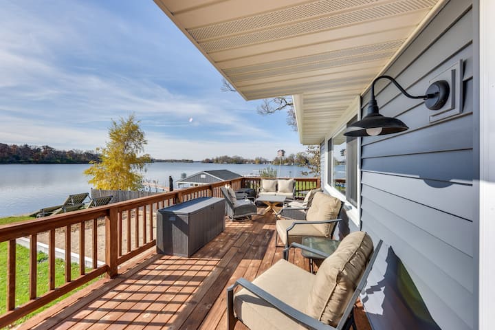 Lakefront Fox Lake Home W/ Furnished Deck! - Fox Lake, IL