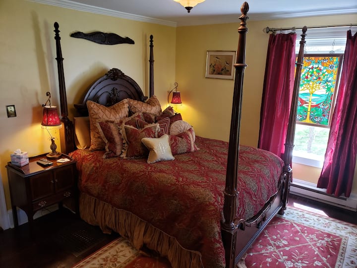 Garfield Guest House - Hawksbill Suite - Luray, VA