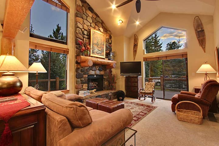 Luxurious Winter Escape Ski Slopes And Snow- With - Private Hot Tub - Wrap-around Deck - By Itrip - Breckenridge, CO