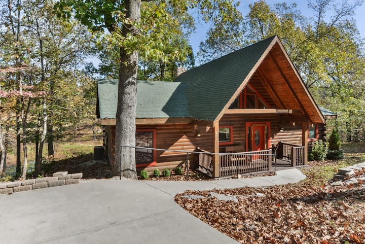Stunning Lodge With A Wooded View - Ridgedale, MO