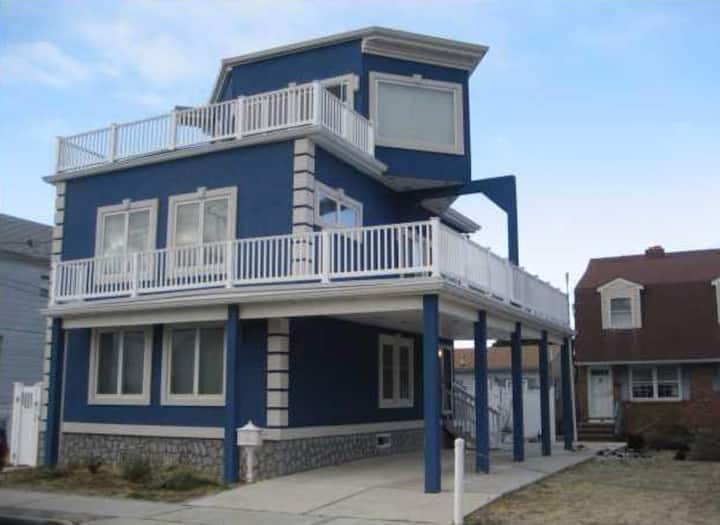 5 Br Home. On Site Pool Access. One Block From Beach. - Seaside Heights, NJ