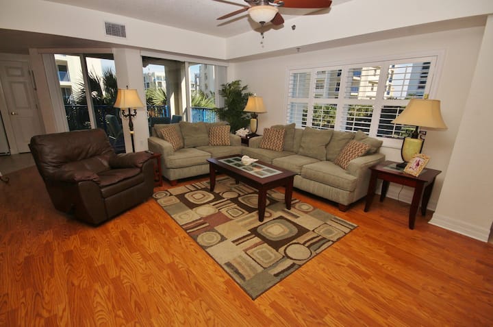 Beautifully Decorated Corner Unit With Lots Of Upgrades - New Smyrna Beach, FL