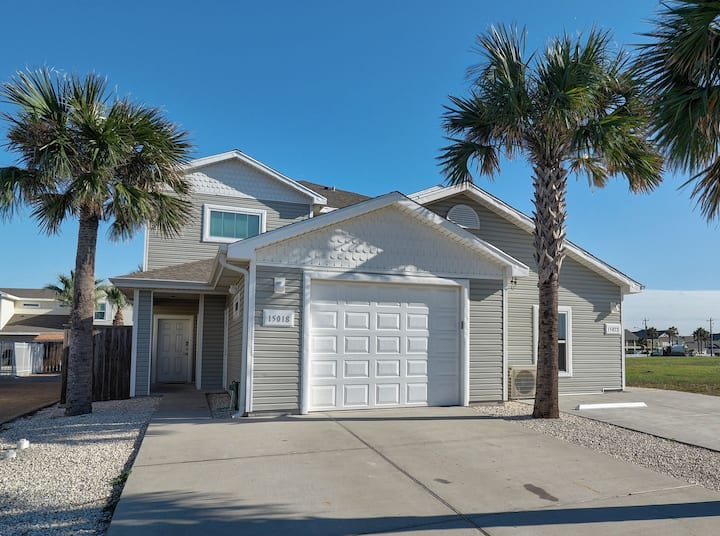Spacious Unit W/ Private Patio, Heated Pool, Beach Access + Washer & Dryer! - North Padre Island, TX