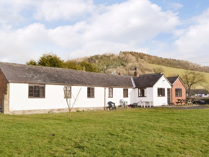 6 Bedroom Accommodation In Craven Arms - Shropshire
