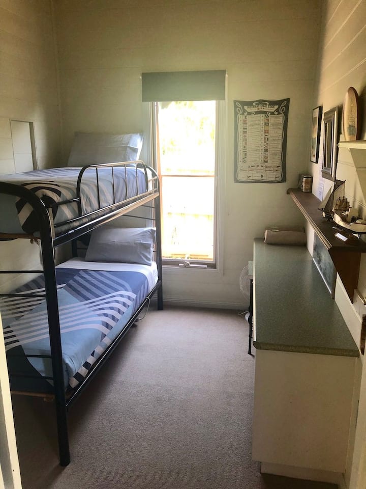 Small Twin Bunk Room With Shared Bathroom - Port Campbell