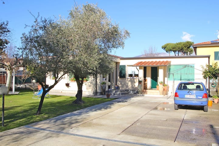 Casa Pola Für 3 Personen, 450m Vom Meer, Aussenbereich, Wlan - Marina di Massa