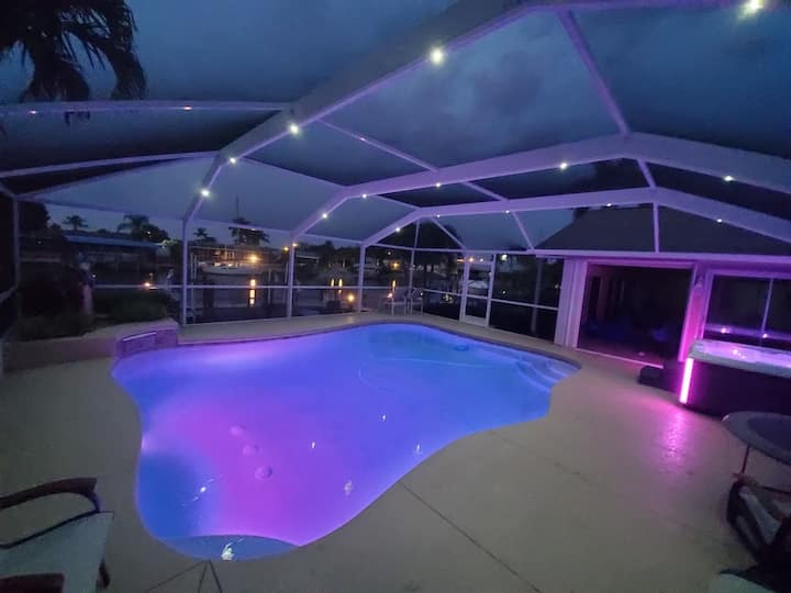 Coral Dreams: Waterfront Luxury For 10! 3 Bd/2 Ba, Heated Salt Pool, Spa & Dock - Cape Coral, FL