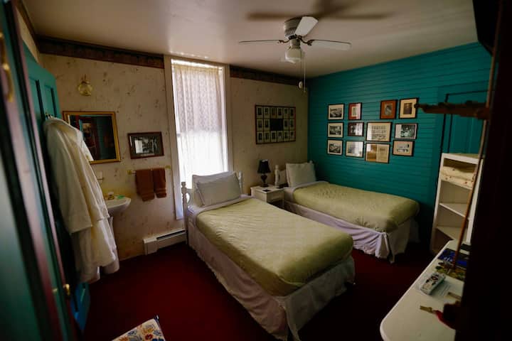 Villa Dallavalle Inn Room 3 - Silverton, CO