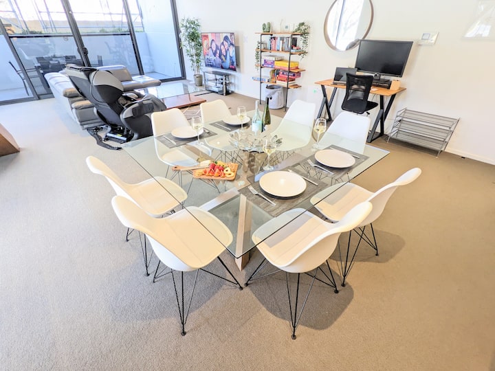 Boutique Family Friendly 3 Bdr Apartment In The Heart Of Town, Parking,pool,gym - Canberra