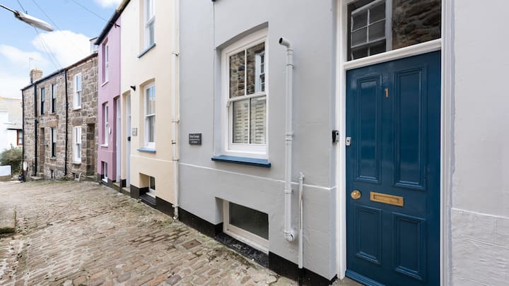Rose Cottage, A Luxury Cottage To Sleep A Family Of Four In The Heart Of St Ives, With Allocated Parking - 聖艾夫斯