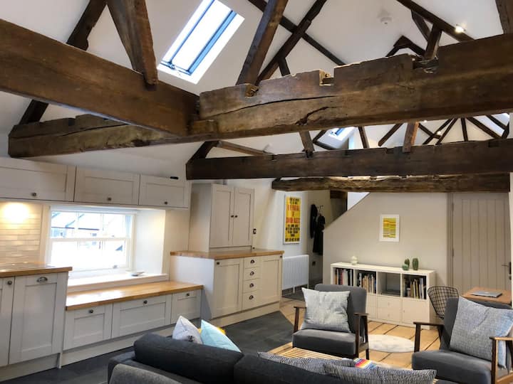Stylish Wells Penthouse With Cathedral Views - Glastonbury