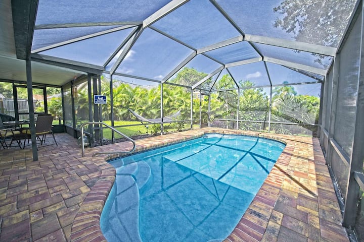 Private Screened In Pool Home! Pet Friendly - Near Marble Park, Tennis & Basketball - Garage Parking - Lakewood Ranch, FL