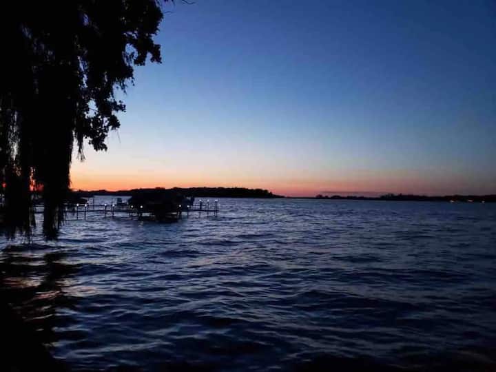 Lakeside Getaway ★ 2 King Beds ★ Chain O Lakes - Fox Lake, IL