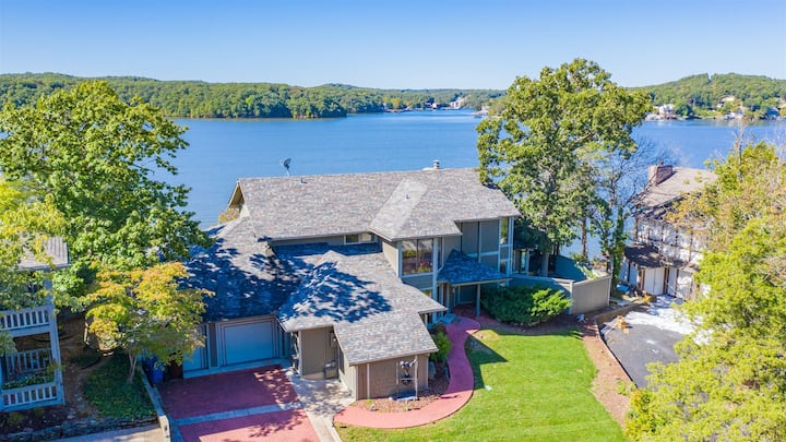 5 Bedroom Luxury Home With 8 Mile Lake View And Ho - Sunrise Beach, MO