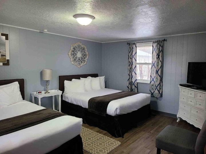 Suite #31: Modern Suite With Full Kitchen And Private Outdoor Deck.  No Cleaning Fees Or Security Deposit. - Helena, MT