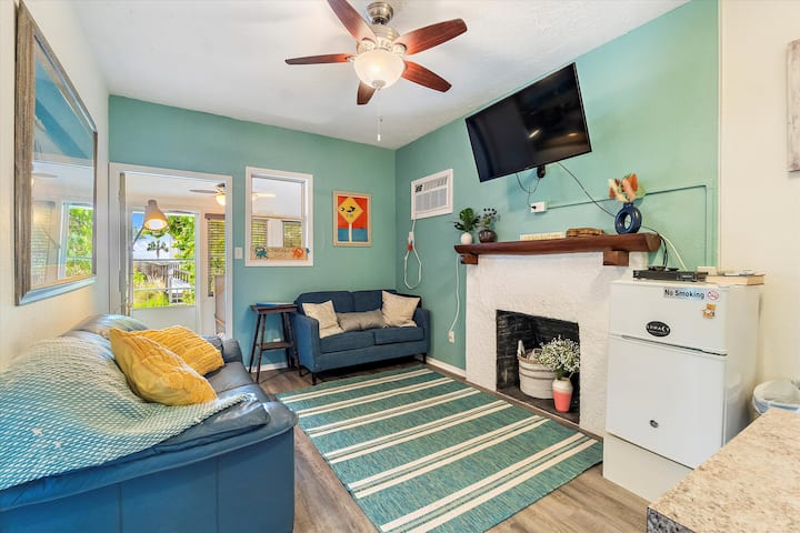 One Bedroom One Bath Alquiler De Un Lado O Ambos! Nuevo Listado Rock Lobster Cottage Ti - Treasure Island, FL