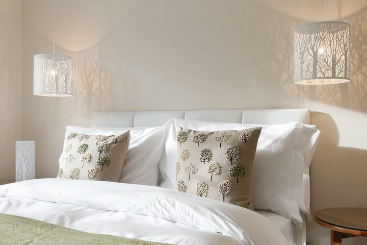Boutique 'Classic' Rooms In The Surrey Hills - Shere
