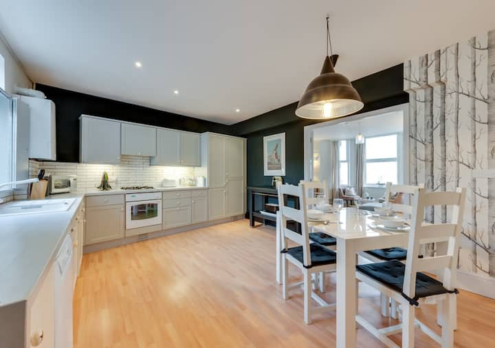 10 The Craighurst - Two Bedroom Apartment, Sleeps 4 - Southwold