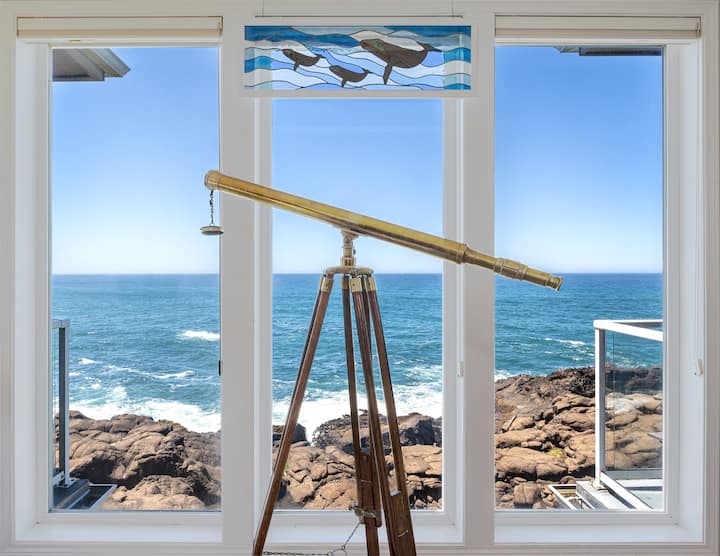 Catch The King Tides This Season, Oceanfront Condo & Whale Watch, W/ Onsite Pool - Depoe Bay, OR