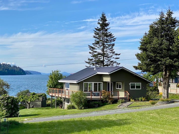 A Home On The Harbor- Beach, Water Views, Quiet - Langley, WA