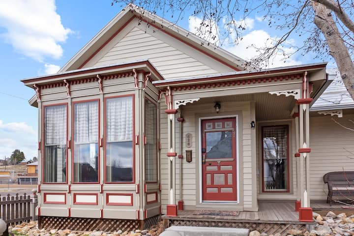 Mountain View Victorian ~ With Hot Tub! - Leadville