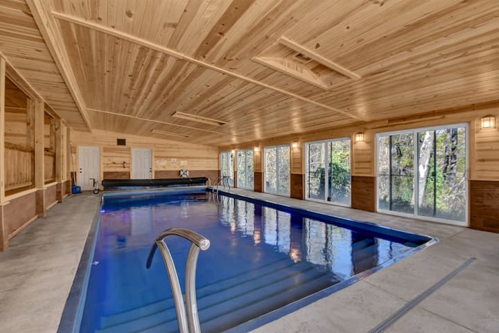 Green Acres Lodge With Indoor Pool - Ohio