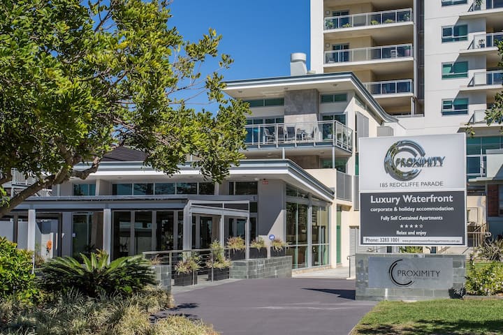 Renovated 2 Bed/2 Bath Unit + Balcony Views - Redcliffe