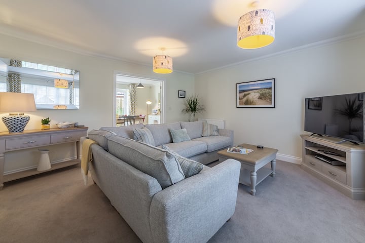 Spacious & Sophisticated Modern Mews Style House On A Select Development - Salthouse