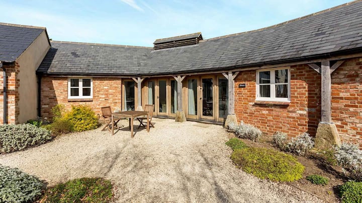 Classic Cotswold Home Near Littleworth - Flower Barn - Wantage